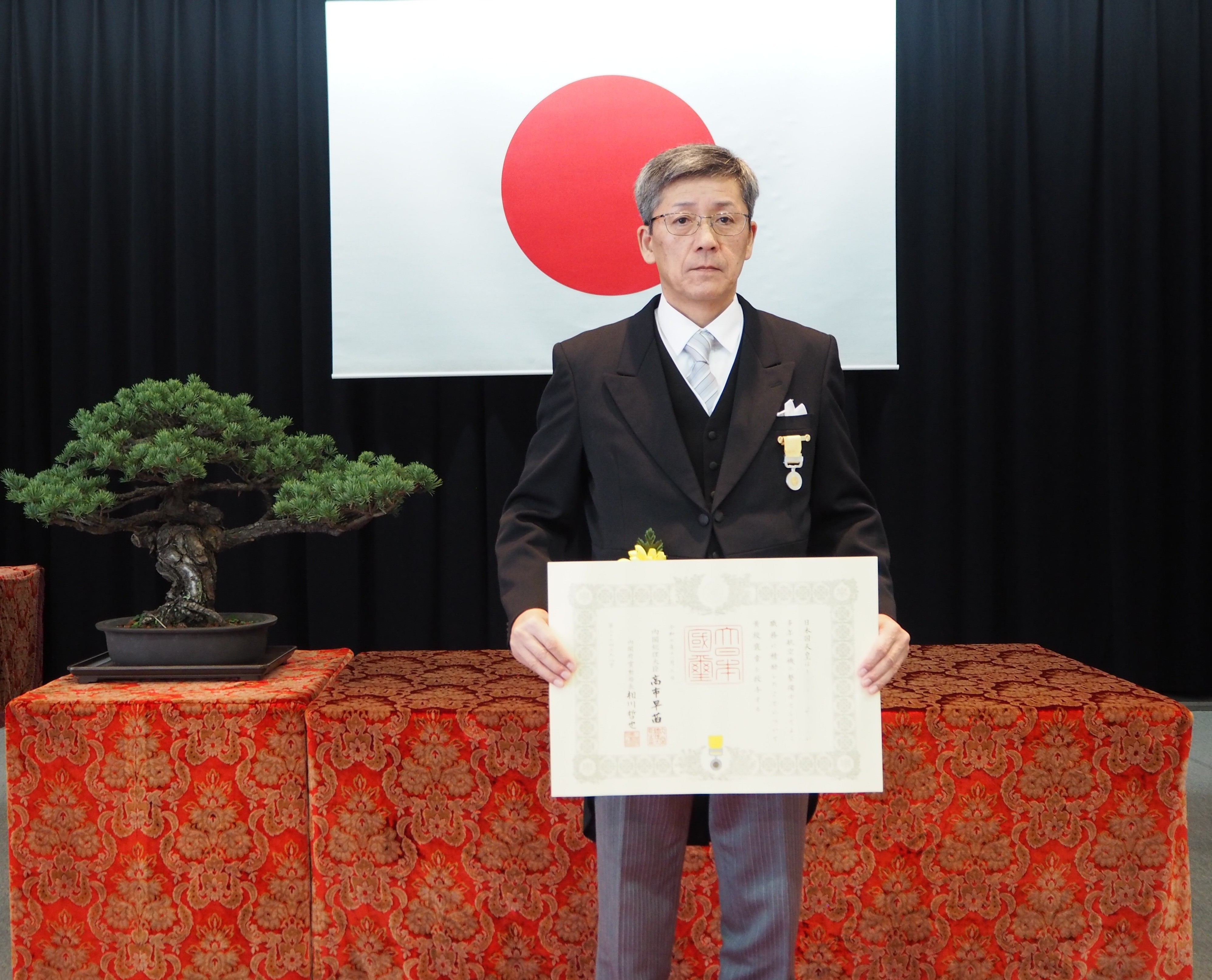 黄綬褒章を受章した社員