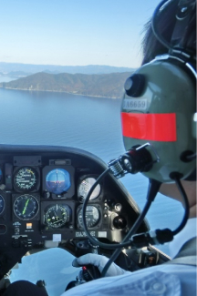 写真：ヘリコプター機長席