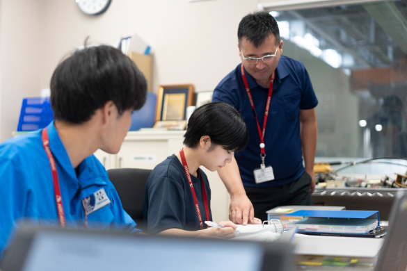 写真：整備士訓練の様子