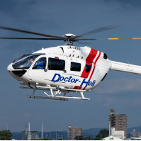 写真：ヘリコプター機内