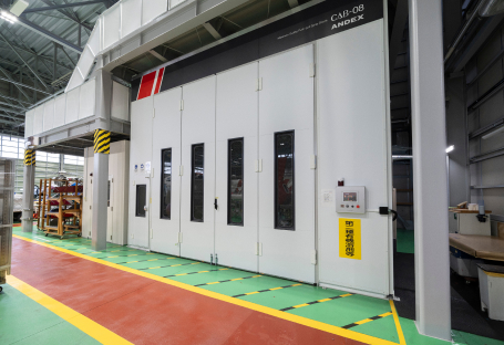 写真：整備作業場