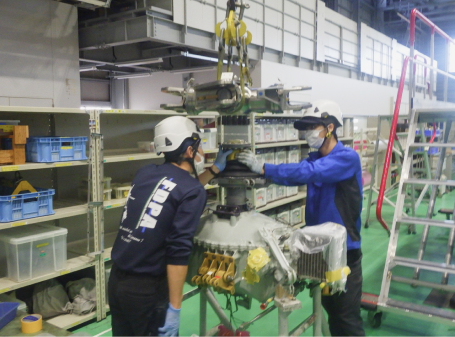 写真：MR head 取り外し作業の様子