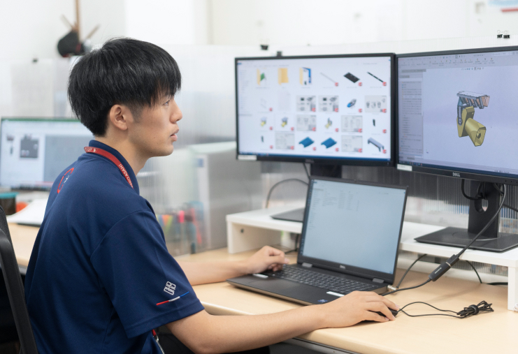 写真：設計・部品製造 要望確認の様子