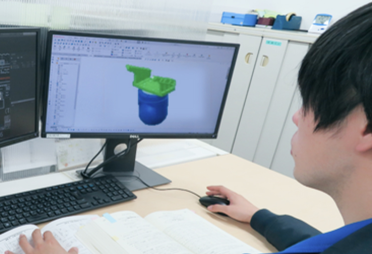 写真：装備品開発の様子