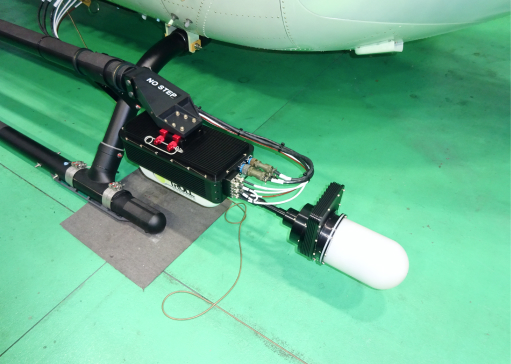 写真：アンテナ昇降装置