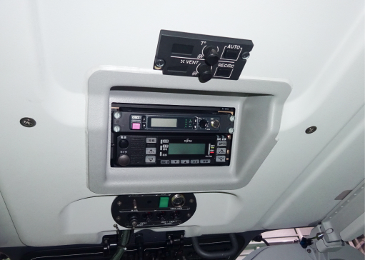 写真：コントローラー（無線機）