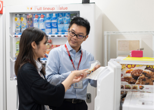 写真:総務部の様子